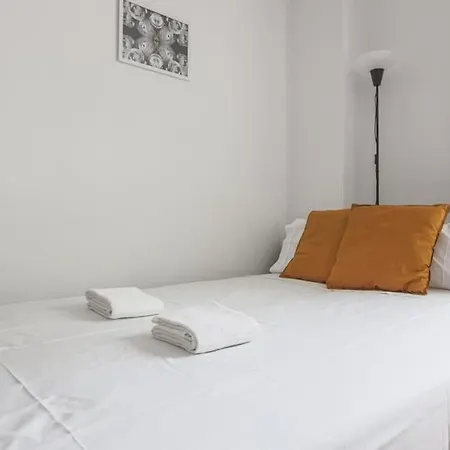 Con Piscina En Sevilla Apartamento